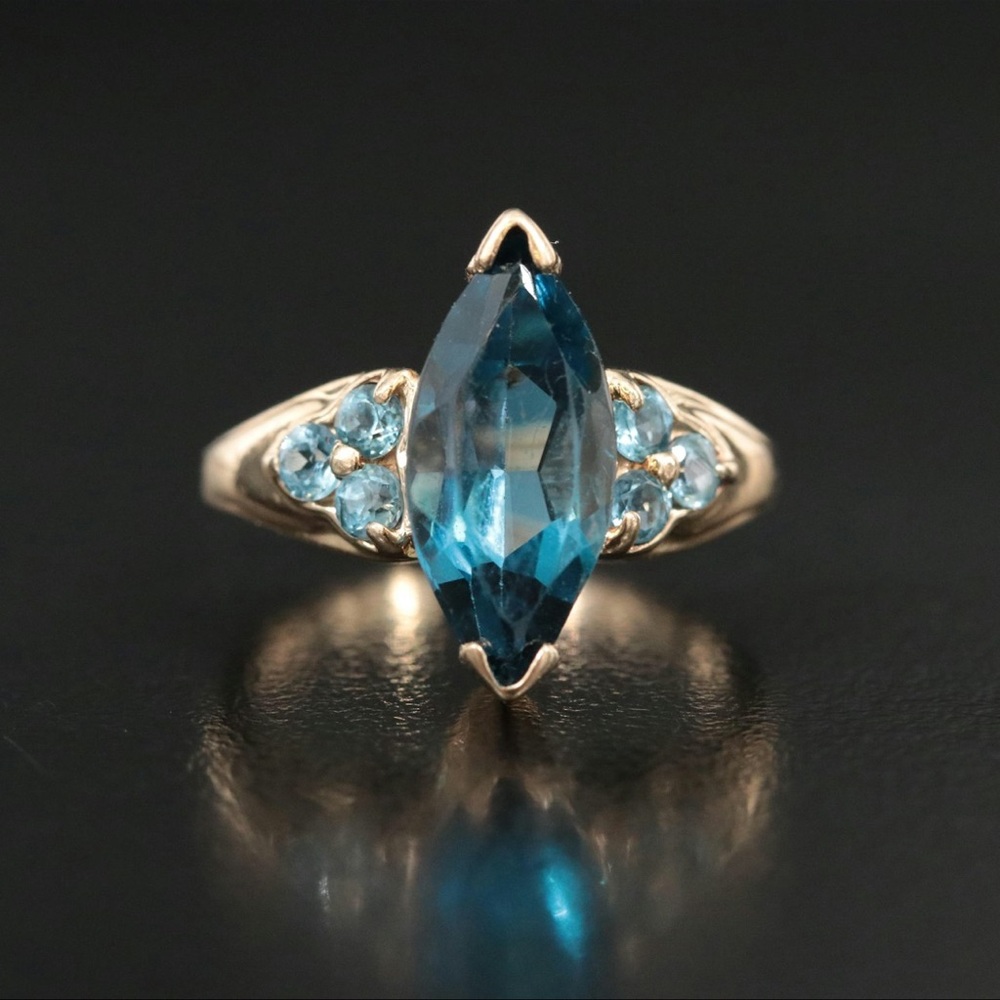 Elegant Blue Topaz 10kt Ring